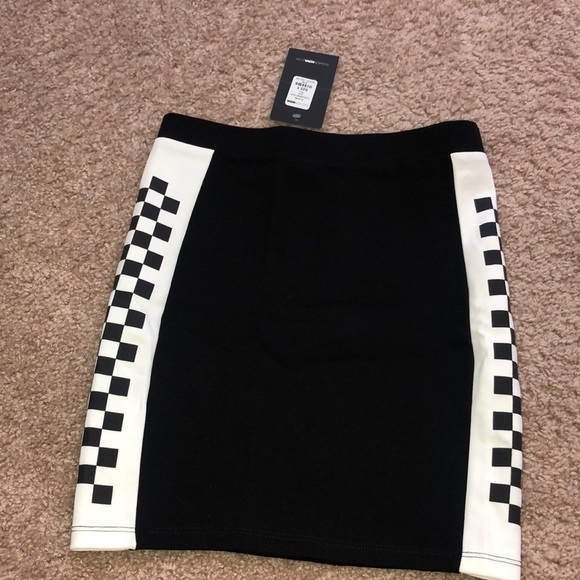 Brand new skirt - Picture 4 of 6